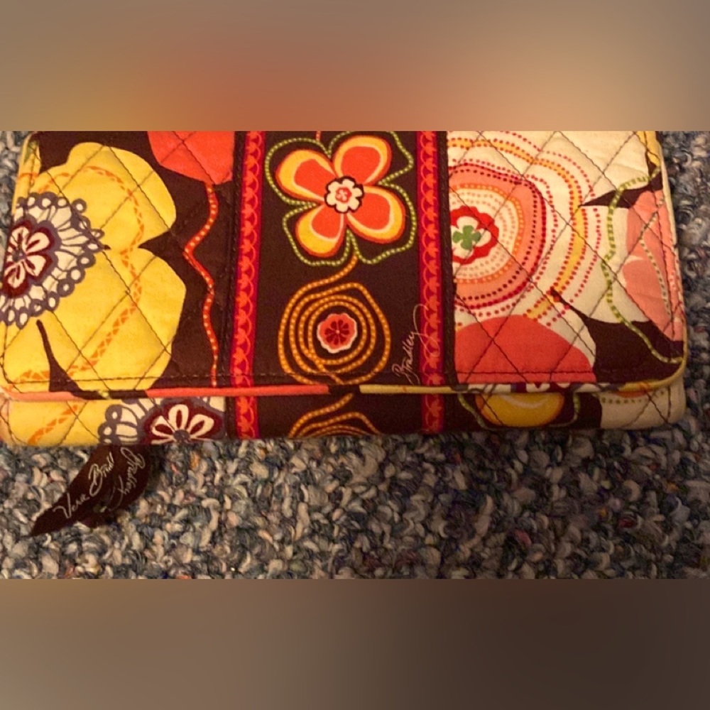 EUC VERA BRADLEY LARGE WALLET